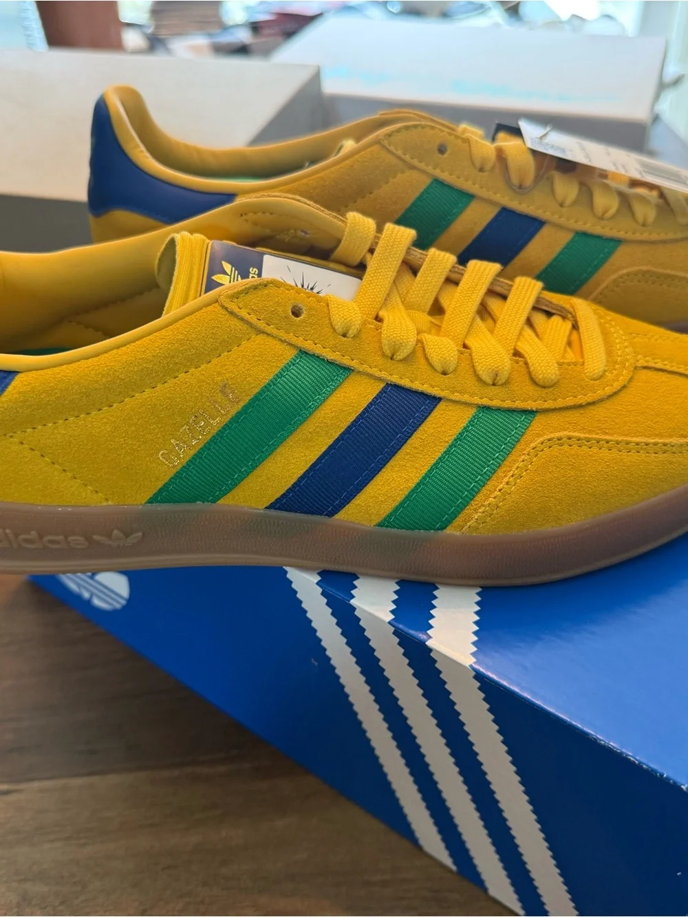 9.5 W adidas Men 8.5 Gazelles Sneakers in Yellow with Green & Blue Accents FIFA